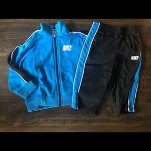 NIKE Sweat Suit